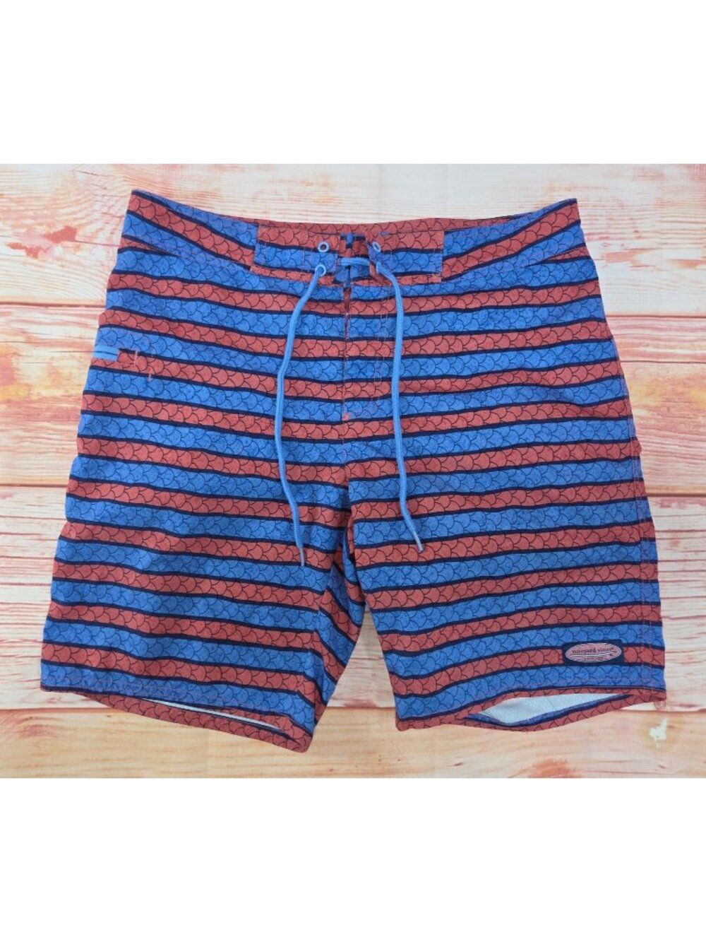 Vineyard Vines Mens Swim Trunks Size 33 Red & Blue Striped Scales Pattern